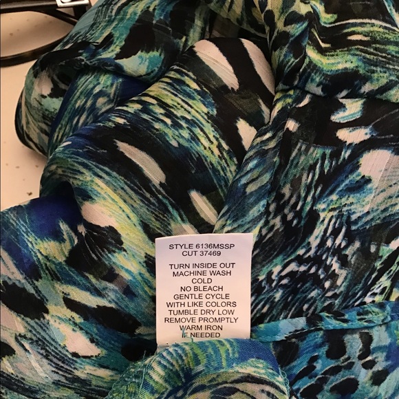 Ladies Glance blouse. Turquoise, blue - tropical colors and print. Size XL. - Picture 8 of 8